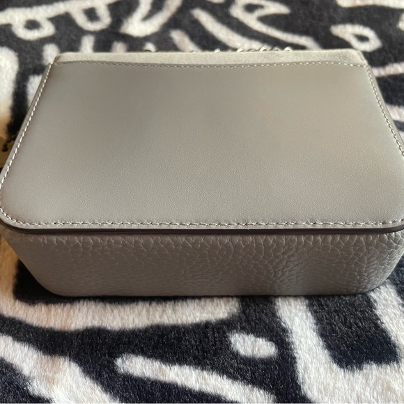 Coach Madison Shoulder Bag 16
Condition: 9/10 - Picture 5 of 8